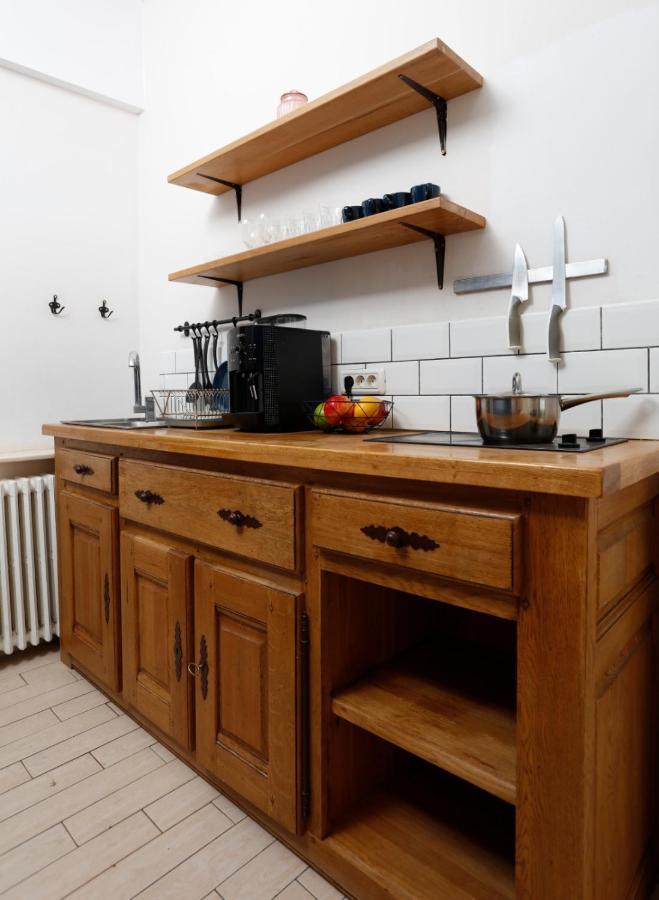 Classy 2 Bedroom Apartment In City Center Бухарест Екстер'єр фото