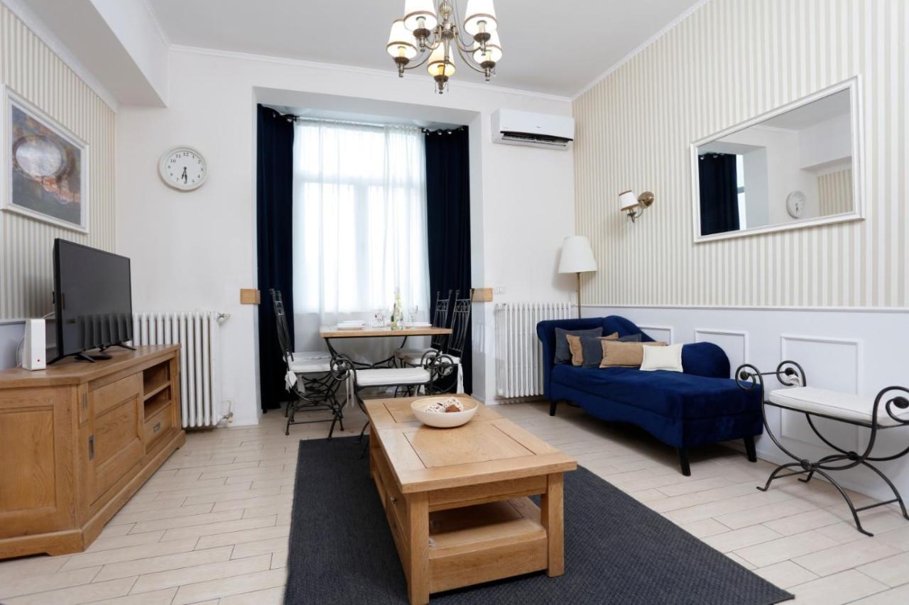Classy 2 Bedroom Apartment In City Center Бухарест Екстер'єр фото