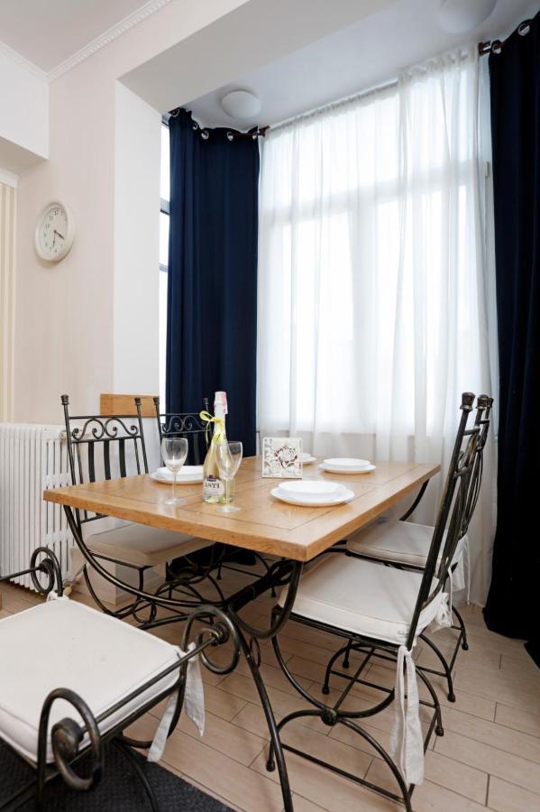 Classy 2 Bedroom Apartment In City Center Бухарест Екстер'єр фото