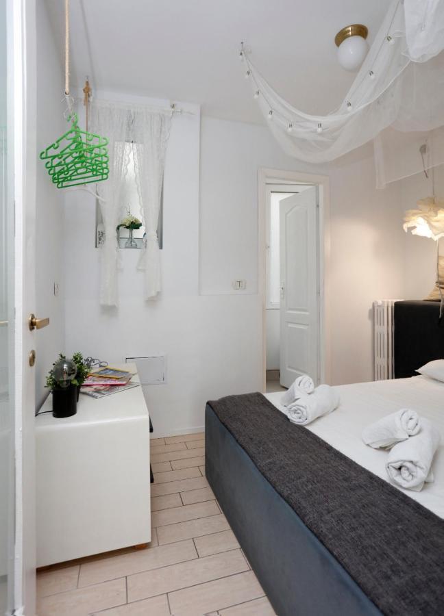 Classy 2 Bedroom Apartment In City Center Бухарест Екстер'єр фото