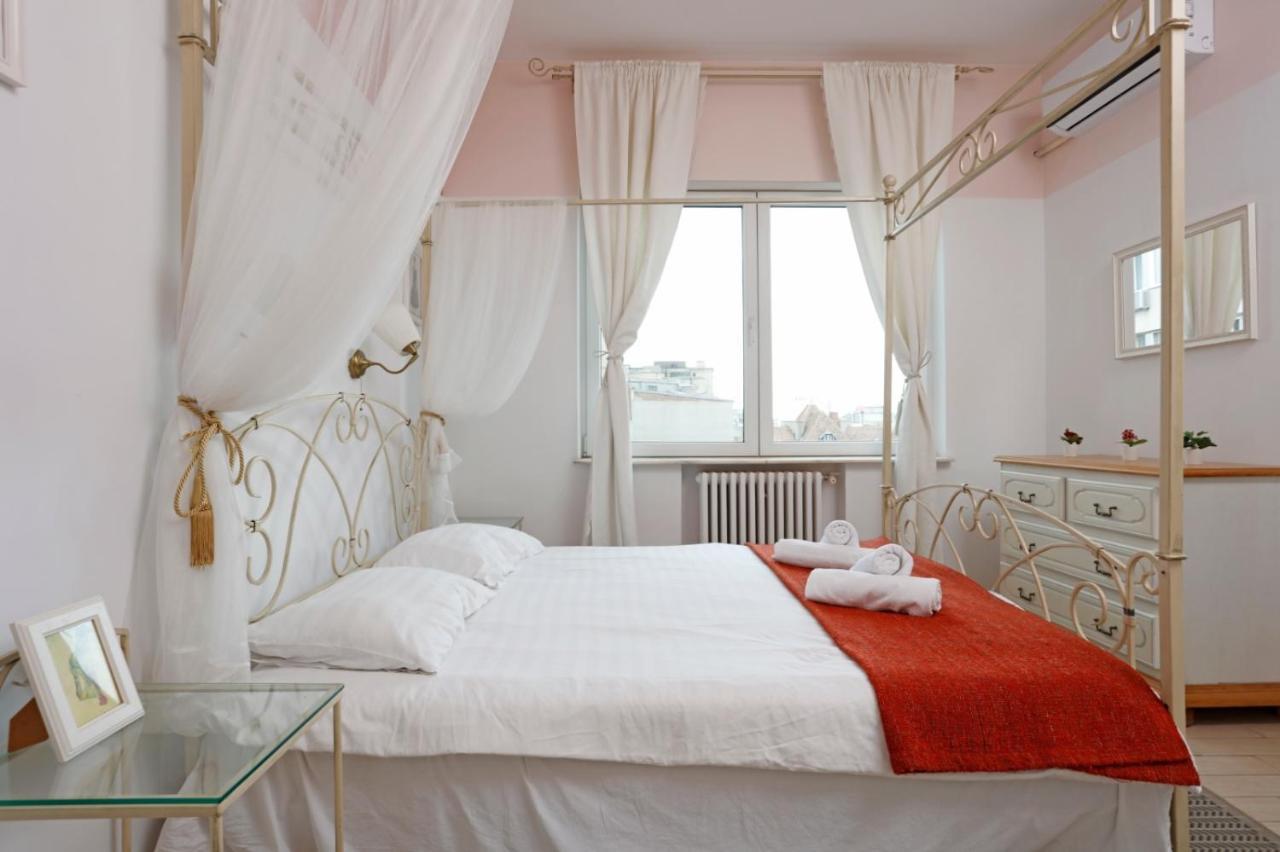Classy 2 Bedroom Apartment In City Center Бухарест Екстер'єр фото
